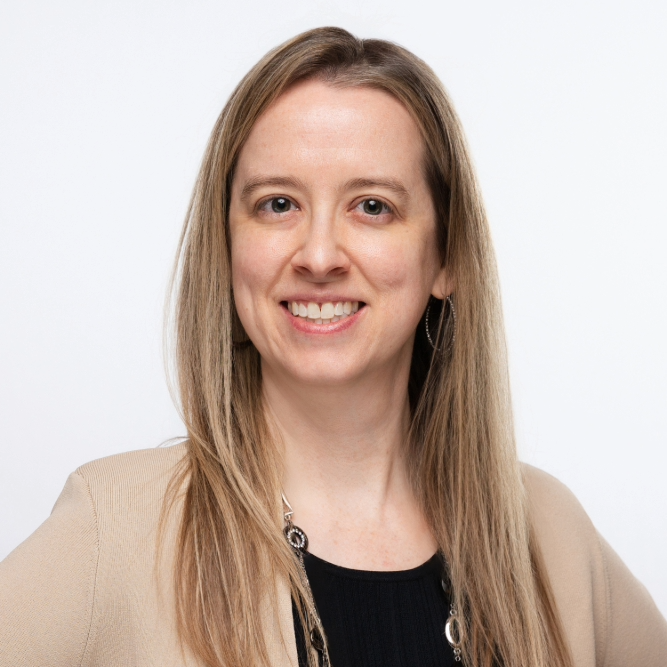 Angela Buenning Headshot